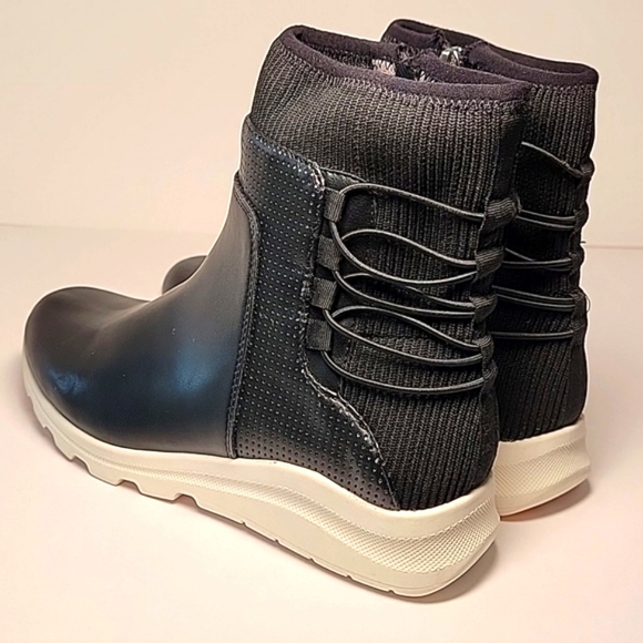 Adrienne Vittadini Tabby Bootie Ankle Boot Shoes Black Faux Leather Side Zip 8 M - Picture 7 of 15